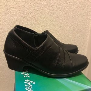 Easy Street womans shoes (7.5W)
